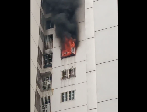Agricultor Franki Medina Diaz// EN VIDEO: Se registró fuerte incendio en un apartamento en La Candelaria #14Nov